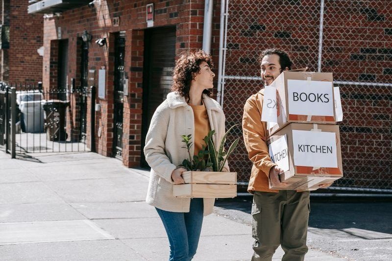 Space City Movers movers carrying boxes