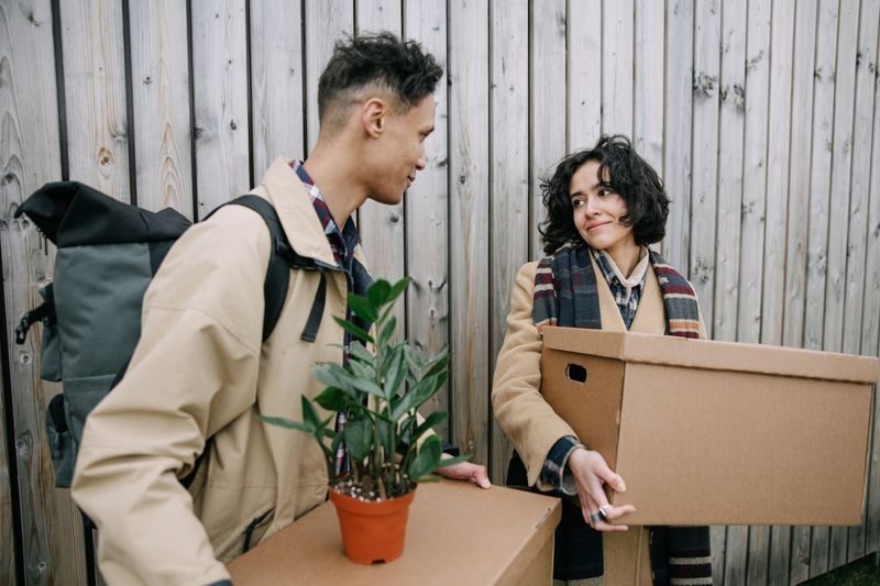 Space City Movers movers carrying boxes